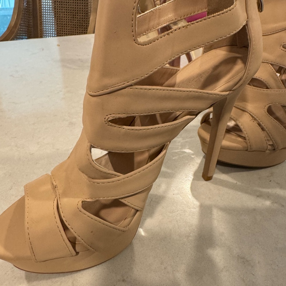 Heels - Picture 10 of 10